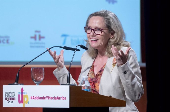 La vicepresidenta primera del Gobierno y ministra de Asuntos Económicos y Transformación Digital, Nadia Calviño, preside el acto de entrega de los XXXII Premios FEDEPE, en el Instituto Cervantes, a 12 de julio de 2023, en Madrid (España). 