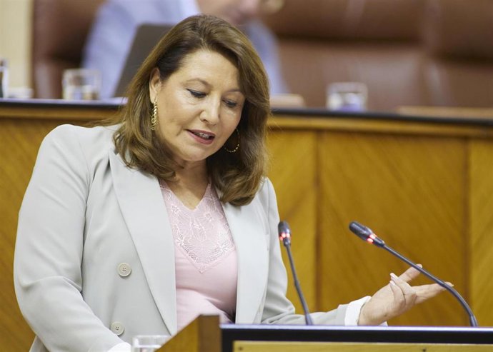 La consejera de Agricultura, Pesca, Agua y Desarrollo Rural, Carmen Crespo, comparece en el Pleno del Parlamento andaluz.