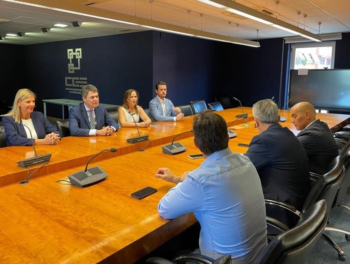 Reunión de candidatos del PP al Congreso con representantes de On Tech.