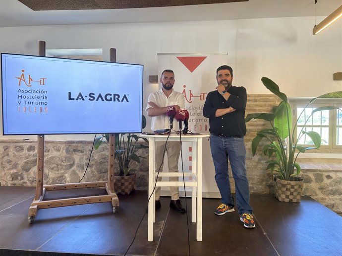 El CEO de Cerveza La Sagra, Carlos García y el presidente de la AHT, Tomás Palencia