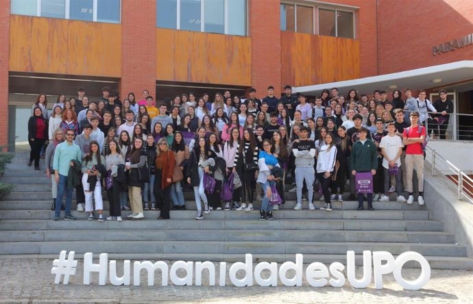 Estudiantes del proyecto 'La Odisea de las Escritoras 2023' en la Universidad Pablo de Olavide