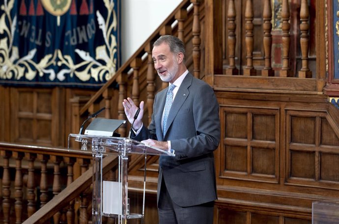 El Rey Felipe VI participa en la entrega de la VI Edición del 'Galardón Camino Real', en el Paraninfo de la Universidad de Alcalá, a 13 de julio de 2023, en Alcalá de Henares, Madrid (España). El Galardón Camino Real está otorgado por el Instituto Frank