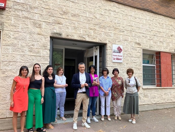 Visita del alcalde a los servicios sociales municipales