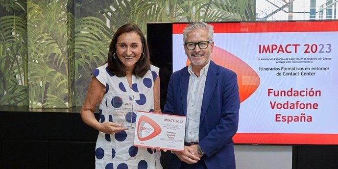 La Fundación Vodafone España recibe el premio IMPACT de la AEERC 2023