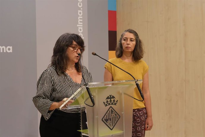 La portavoz de MÉS per Palma, Neus Truyol, y la regidora Kika Coll.