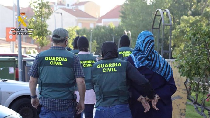 La Guardia Civil precisa que la mujer detenida en Tudela era muy activa en redes en favor de Daesh.