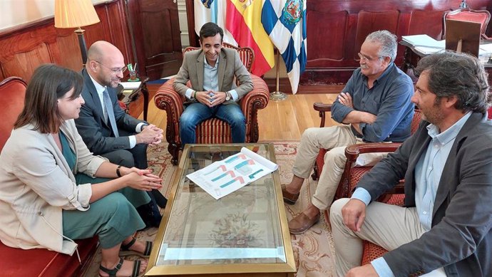 El alcalde de Ferrol, José Manuel Rey Varela, se reúne con representantes de la plataforma de infraestructuras sociosanitarias Healthcare Activos.