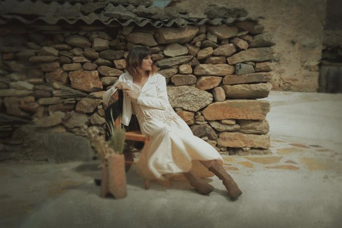 Archivo - Rozalén recibe una mención honorífica del Colegio Oficial de la Psicología de C-LM este viernes en Albacete