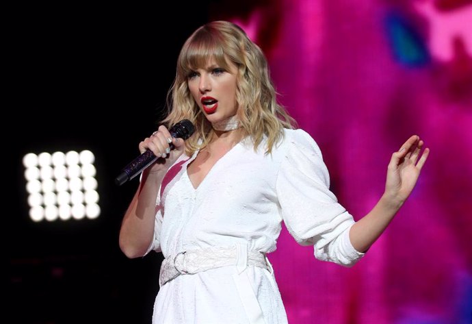 Archivo - 08 December 2019, England, London: US singer Taylor Swift performs on stage during the Capital's Jingle Bell Ball at the O2 Arena. Photo: Isabel Infantes/PA Wire/dpa