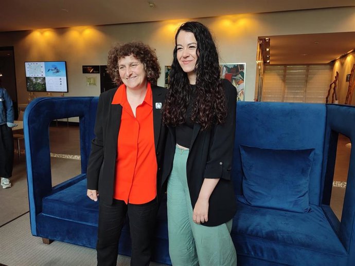 Archivo - La candidata a la Alcaldía del BNG, Goretti Sanmartín, y la portavoz de Compostela Aberta, María Rozas