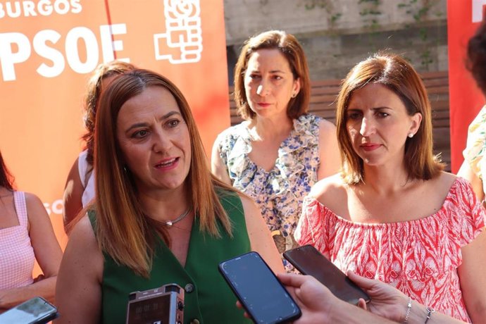 La vicepresidenta general del PSOE de Castilla y León, Virginia Barcones, en un encuentro de Mujeres organizado por el PSOE de Burgos