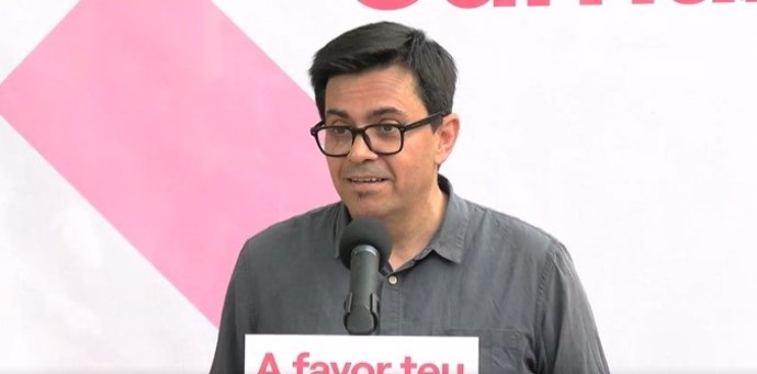 El número dos de Sumar-En Comú Podem al Congreso por Barcelona, Gerardo Pisarello, en un acto de campaña en Castelldefels