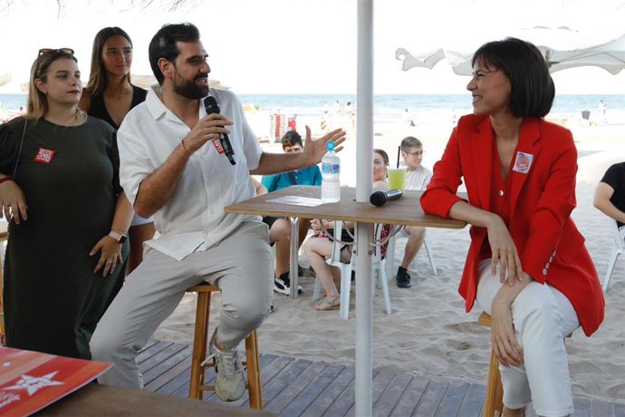 La ministra de Ciencia e Innovación y cabeza de lista del PSOE por la provincia de Valencia, Diana Morant, en un acto con jóvenes en Cullera (Valencia)