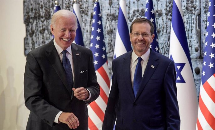 Archivo - Imagen de archivo del presidente de Estados Unidos, Joe Biden, junto a su homólogo israelí, Isaac Herzog