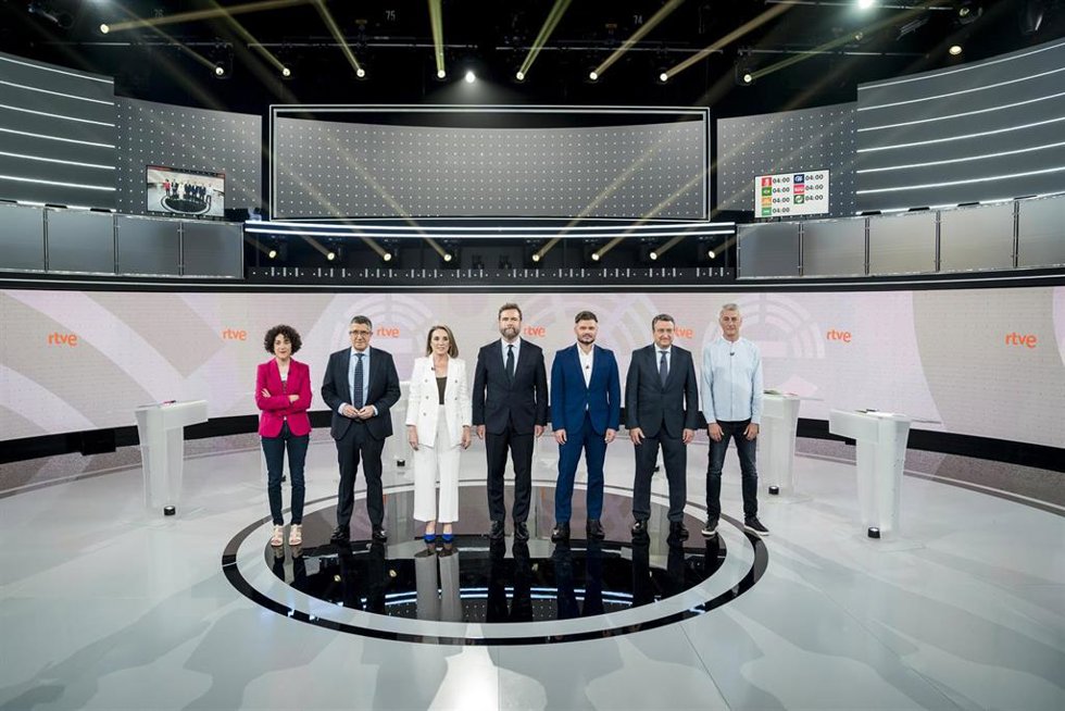 (I-D) La portavoz de Sumar, Aina Vidal, el portavoz del PSOE, Patxi López, la portavoz del PP, Cuca Gamarra, el portavoz de Vox, Iván Espinosa de los Monteros, el portavoz de ERC, Gabriel Rufián, el portavoz de PNV, Aitor Esteban, y el portavoz de EH Bi