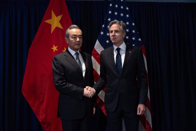 Wang Yi, principal asesor de Exteriores del presidente chino, Xi Jinping, y el secretario del Departamento de Estado estadounidense, Antony Blinken