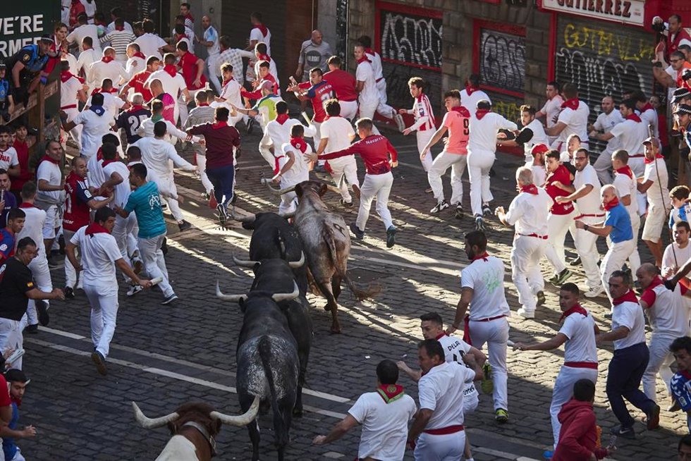 Octavo y último encierro de los Sanfermines 2023 con toros de Miura.