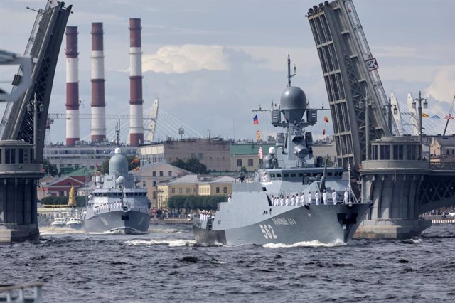 Archivo - Desfile en San Petersburgo por la celebración en 2022 del Día de la Armada de Rusia