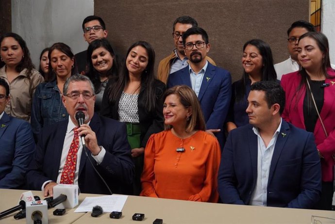 El candidato del Movimiento Semilla a la Presidencia de Guatemala, Bernardo Arévalo de León