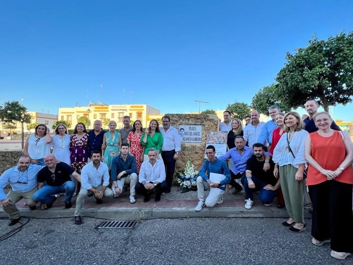 Dirigentes y candidatos del PP participan en un acto de homenaje a Miguel Ángel Blanco, en la glorieta de Alcalá que lleva el nombre del que fuera concejal de Ermua.