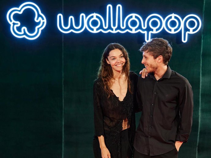 Ana Rujas, guionista, y Luc Knowles, director de "GRACIAS" en el estreno en Madrid del corto documental de autor con el que Wallapop celebra su décimo aniversario