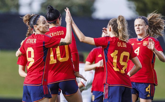 La selección española femenina de fútbol golea a Vietnam