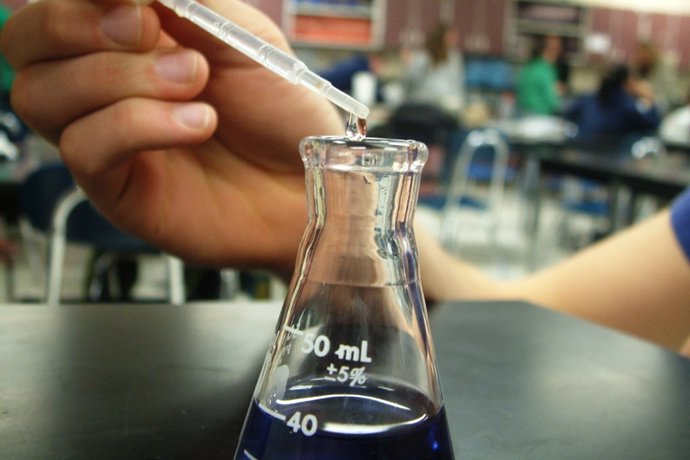 Archivo - Química, investigación, investigadores