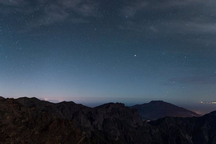 Archivo - Vista general de las estrellas, desde el Parque Nacional Caldera de Taburiente, a 26 de abril de 2023, en La Palma, Santa Cruz de Tenerife, Canarias (España). El Roque de los Muchachos es el punto más alto de la isla de La Palma y es una de la