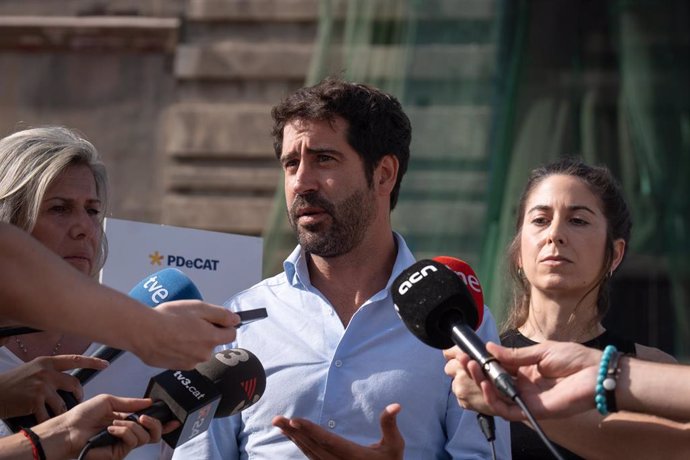 El cabeza de lista del PDeCAT al Congreso, Roger Montañola, atiende a los medios de comunicación, a 10 de julio de 2023, en Barcelona, Catalunya (España). Montañola ha vuelto a remarcar que el procés ha acabado y es necesario que la política catalana 