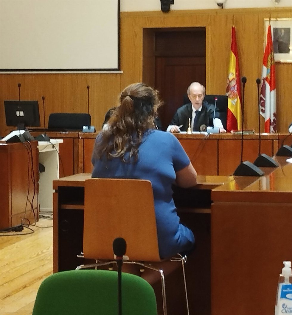 Trib.- Al banquillo de nuevo este viernes la exedil de Bobadilla al comprobar el tribunal una falsa rotura de aguas