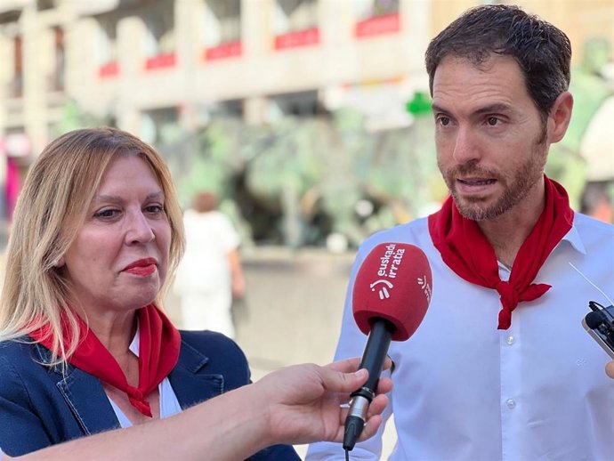 El cabeza de lista del PP al Congreso por Navarra, Sergio Sayas, y la número uno al Senado, Amelia Salanueva.