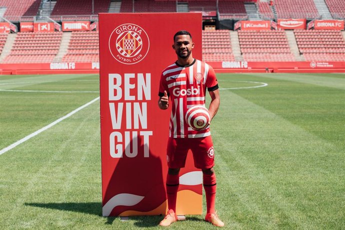 Archivo - Presentación de Yangel Herrera con el Girona FC en Montilivi.
