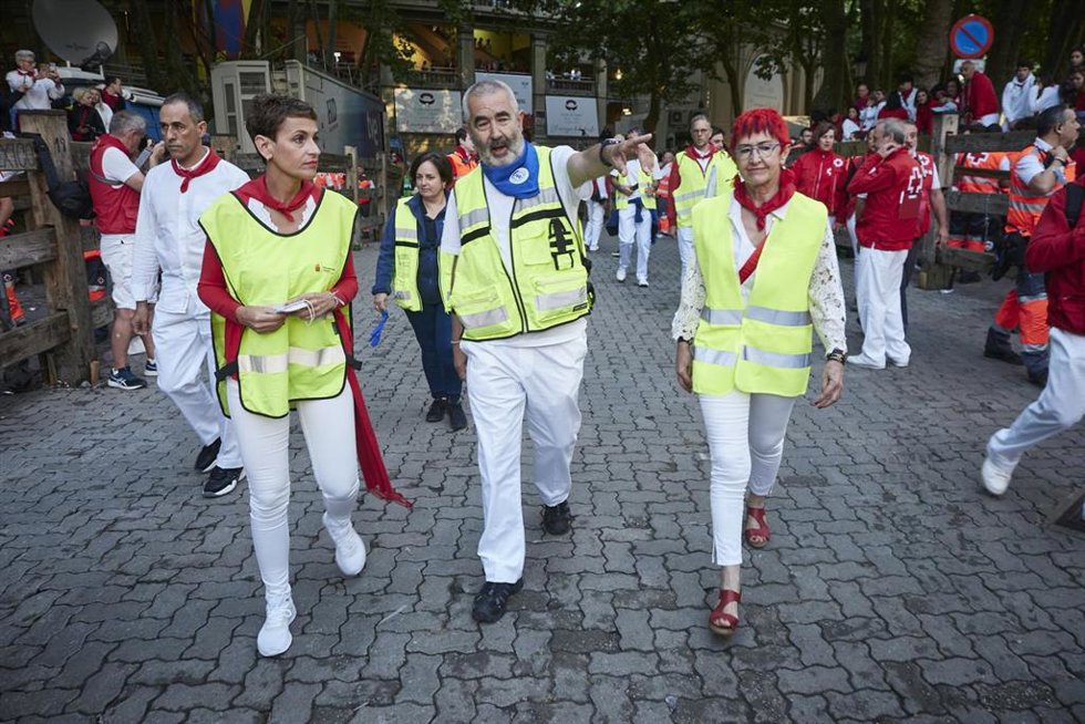 Archivo - Imagen de archivo de la presidenta de Navarra, María Chivite; el subdirector del servicio de urgencias del Servicio Navarro de Salud, Kiko Betelu y la consejera de Salud del Gobierno de Navarra, Santos Induráin.