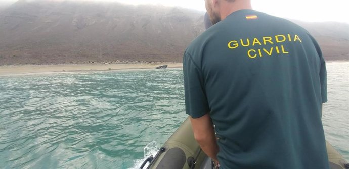 Archivo - Un agente del Servicio Marítimo de Guardia Civil.