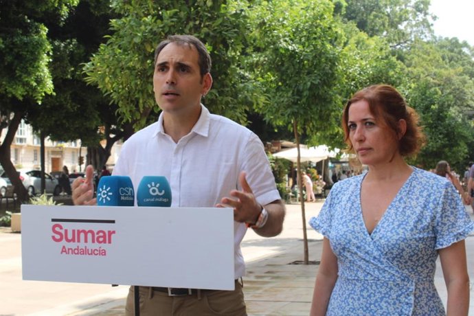El candidato número 1 de Sumar por Málaga al Congreso, Toni Valero, y la candidata de Sumar al Senado Patricia García, en rueda de prensa