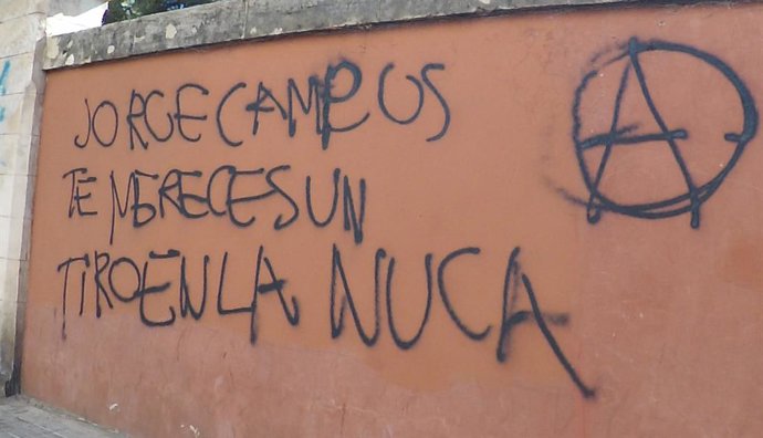 Una de las pintadas aparecidas en las proximidades al domicilio del candidato de Vox al 23J por Baleares, Jorge Campos.