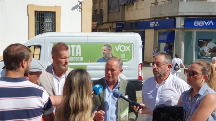 El candidato de Vox al Senado, en un acto de campaña electoral.