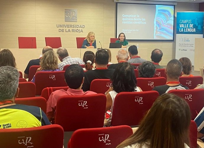 Curso de Verano de la Universidad de La Rioja 'El lenguaje de la Química: del inglés al español, de los símbolos a la inteligencia artificial'.