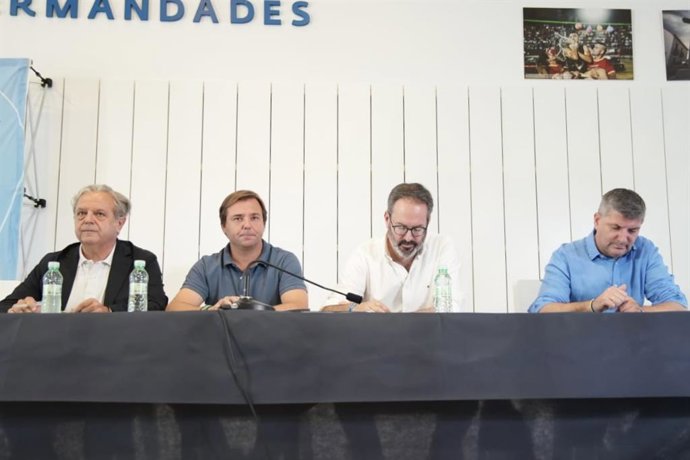 El secretario general del PP-A, Antonio Repullo (segundo por la izda.), en el acto celebrado en Añora.