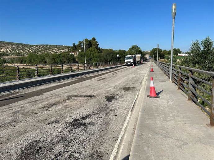 Obras en la carretera C-327.