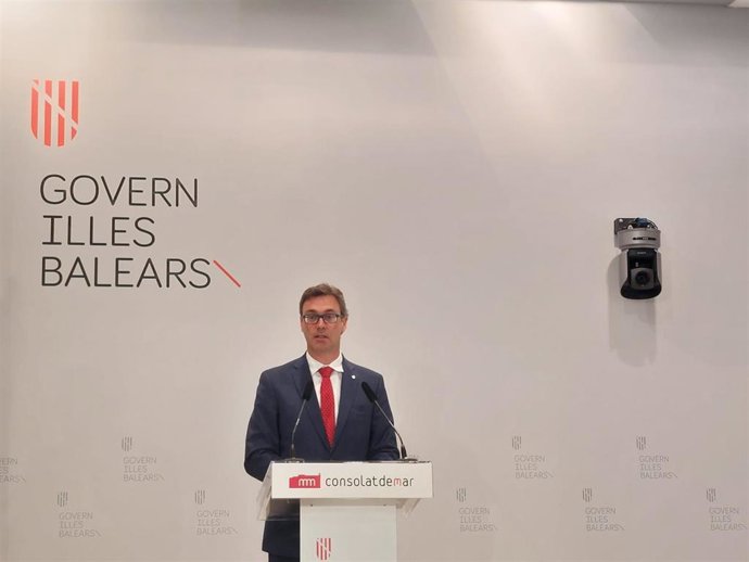 El vicepresidente y portavoz del Govern y conseller de Economía, Hacienda e Innovación, Antoni Costa, en rueda de prensa