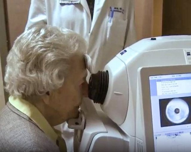 Archivo - Un modelo de aprendizaje automático identifica el deterioro cognitivo leve escaneando la retina.