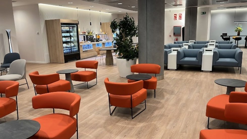 El Aeropuerto Madrid-Barajas amplía la Sala VIP de la T4, con un 55% más de aforo, por 600.000 euros.