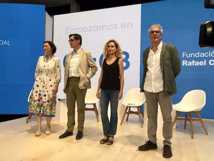 La candidata del PSC Meritxell Batet; la portavoz en el Senado Eva Granados; el líder del PSC, Salvador Illa, y el experto de la UB Xavier Martínez-Celorrio.