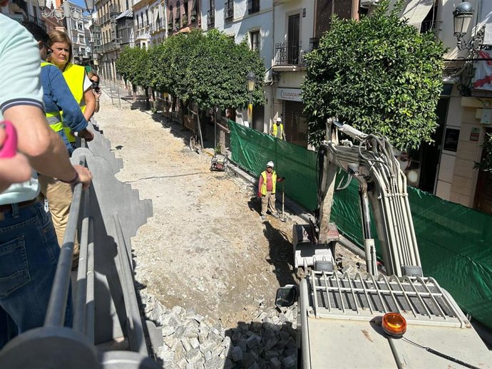 Trabajos de remodelación de la calle Amador de los Ríos de Baena.