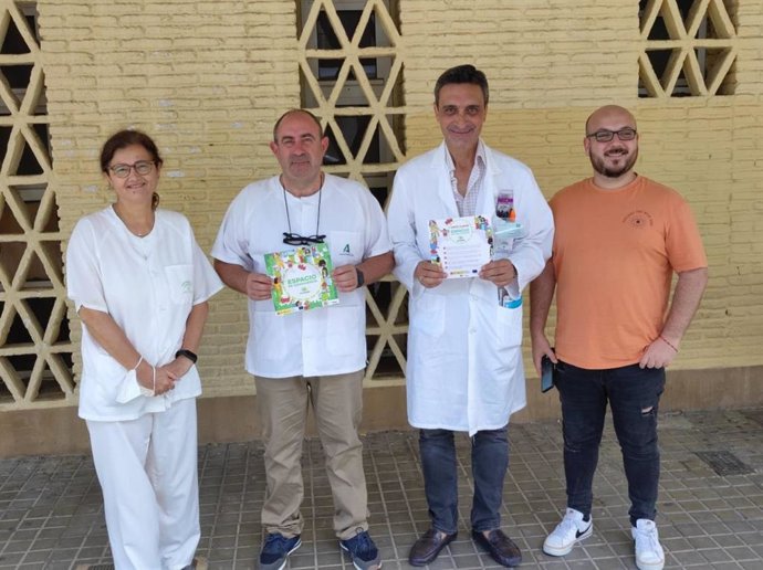 Entrega del distintivo 'Espacio de Convivencia' al centro de salud del Molino de la Vega.
