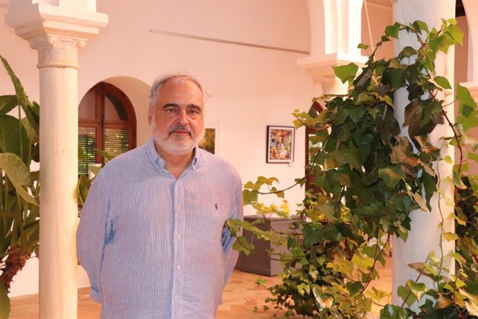 Arqueólogo y director del museo de Carmona, Ricardo Lineros