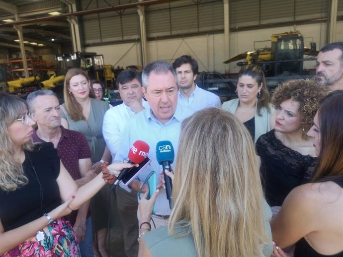 El secretario general del PSOE-A, Juan Espadas, en su visita este viernes a la provincia de Huelva.