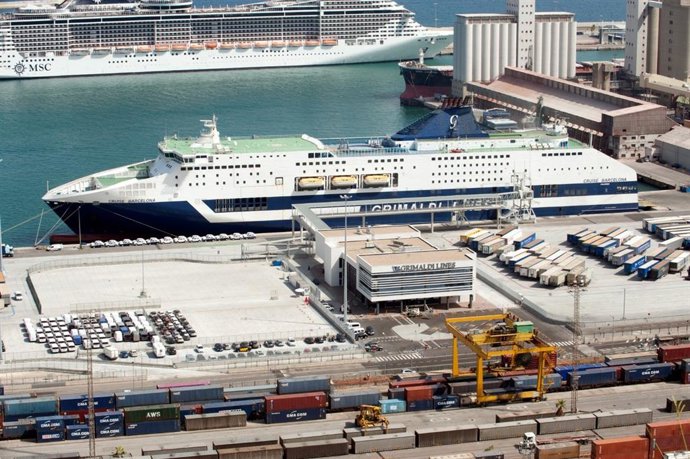 Imagen aérea de la Terminal Grimaldi en el Puerto de Barcelona.