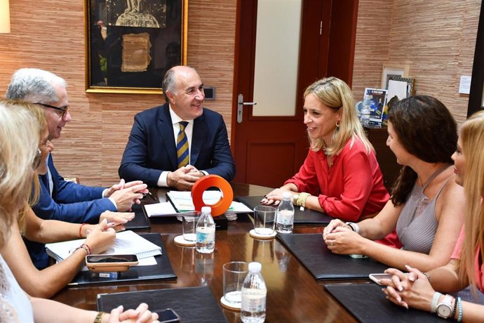 Almudena Martínez Estrena En Algeciras Su Ronda De Visitas Institucionales A Los Municipios